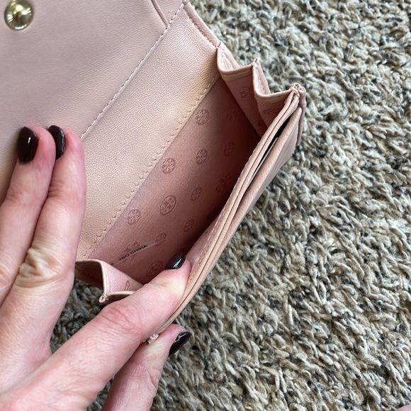 Tory Burch Alexa Mini Wallet - Picture 4 of 4